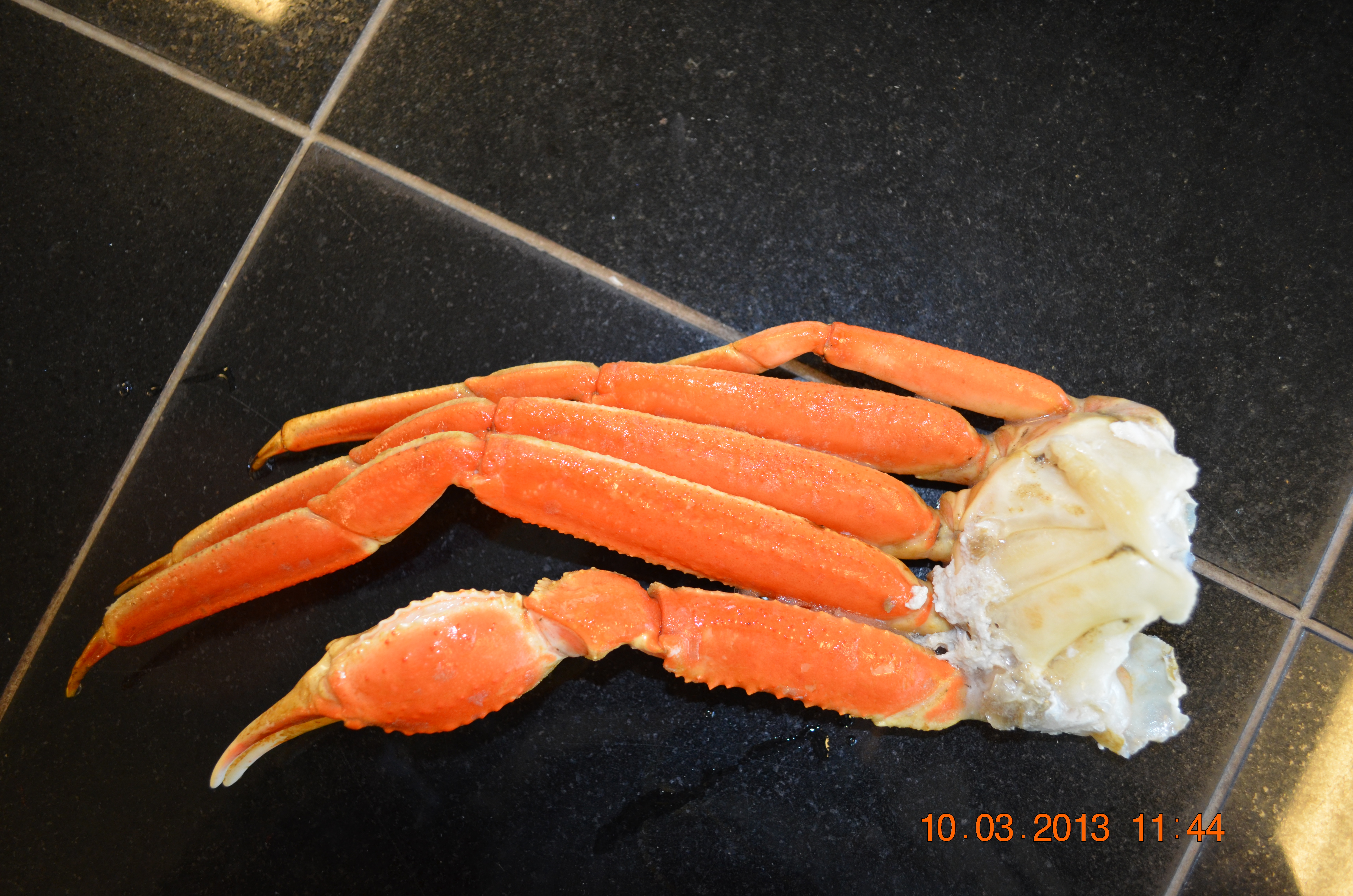 Snow crabs cluster. | Golden Seafood - Wholesale and retail